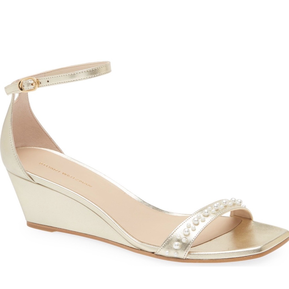 STUART WEITZMAN
Nudist Curve Faux
Pearl Demi Curve
Wedge Sandal